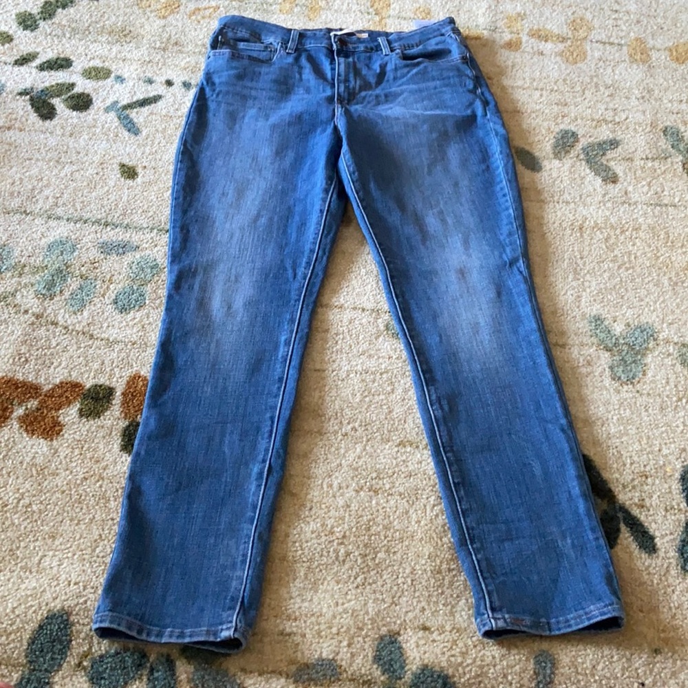 Levi Jeans size 33. High rise skinny